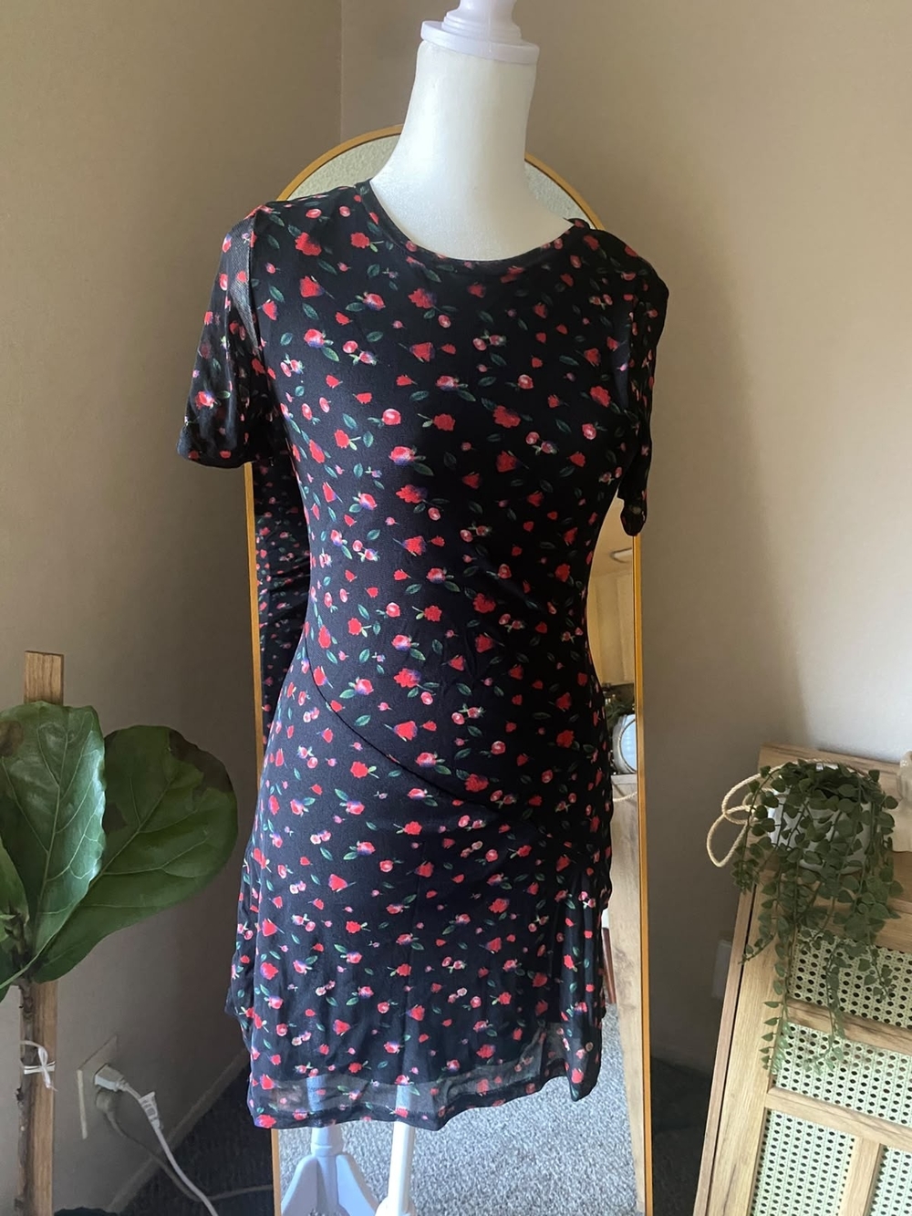 Princess Polly Black Floral Short Sleeve Dress with Red Rose Print
